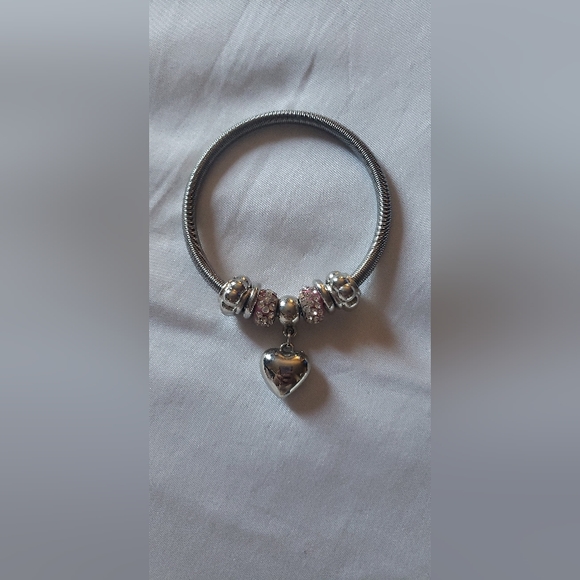 Heart charm bracelet 3/$25 - Picture 4 of 4